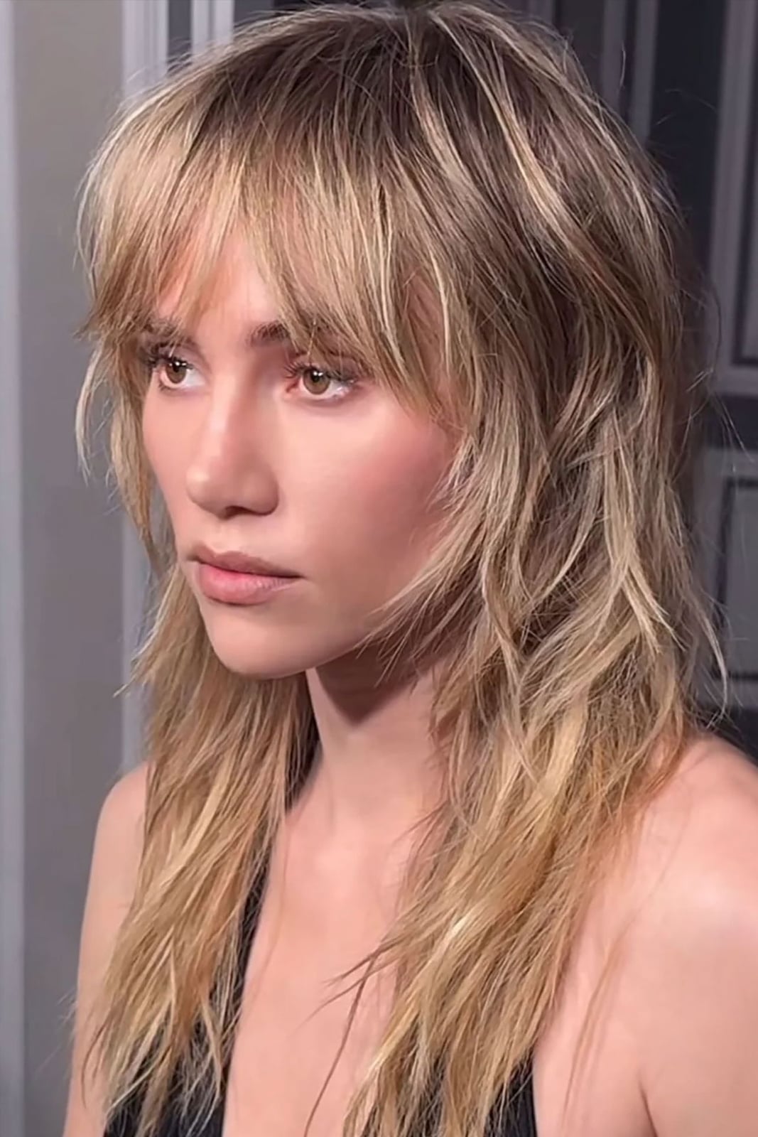 Collarbone Shag With Full Fringe And Soft Waves Collarbone Shag With Full Fringe And Soft Waves — Simple Shag Hairstyles