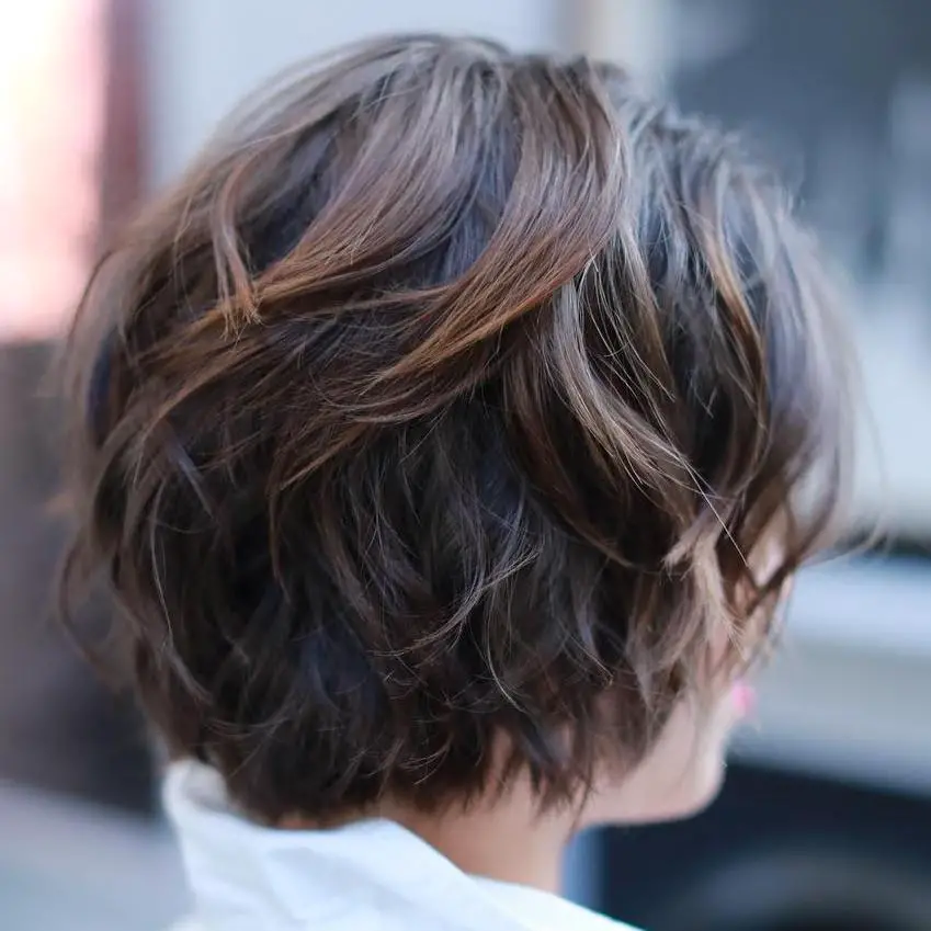 Collarbone Shag With Caramel Highlights And Side Part Collarbone Shag With Caramel Highlights And Side Part — Simple Shag Hairstyles