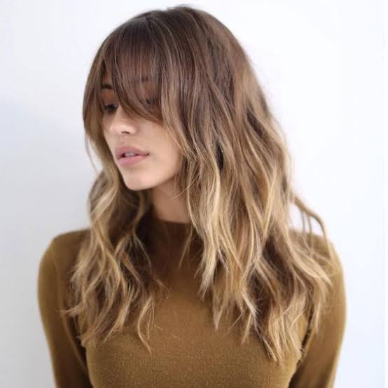 Collarbone Shag With Dark Blonde Balayage And Waves, Close-Up Take Collarbone Shag With Dark Blonde Balayage And Waves, Close-Up Take — Simple Shag Hairstyles