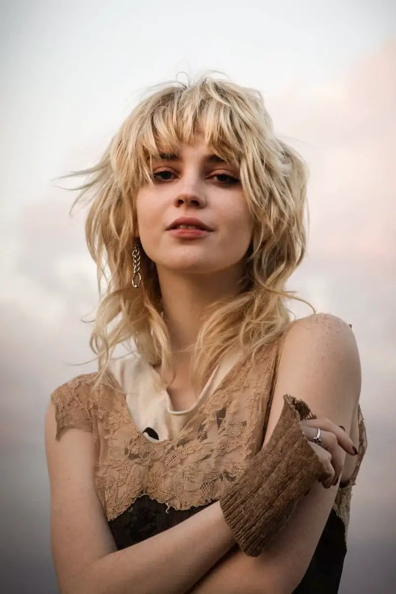 Ash Blonde Collarbone Shag With Textured Waves Ash Blonde Collarbone Shag With Textured Waves — Simple Shag Hairstyles