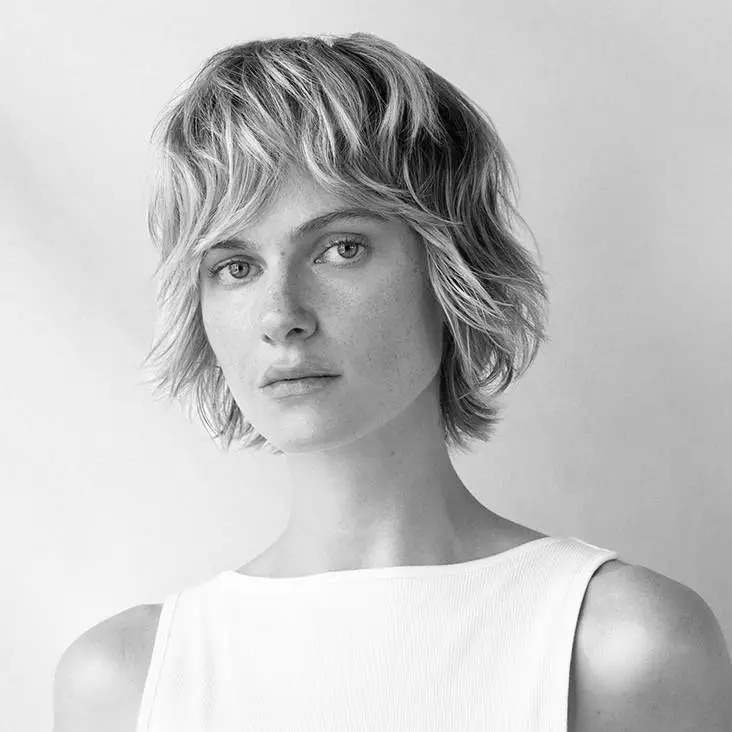 Collarbone Shaggy Bob Wispy Bangs Ash Blonde Collarbone Shaggy Bob Wispy Bangs Ash Blonde — Simple Shaggy Bob