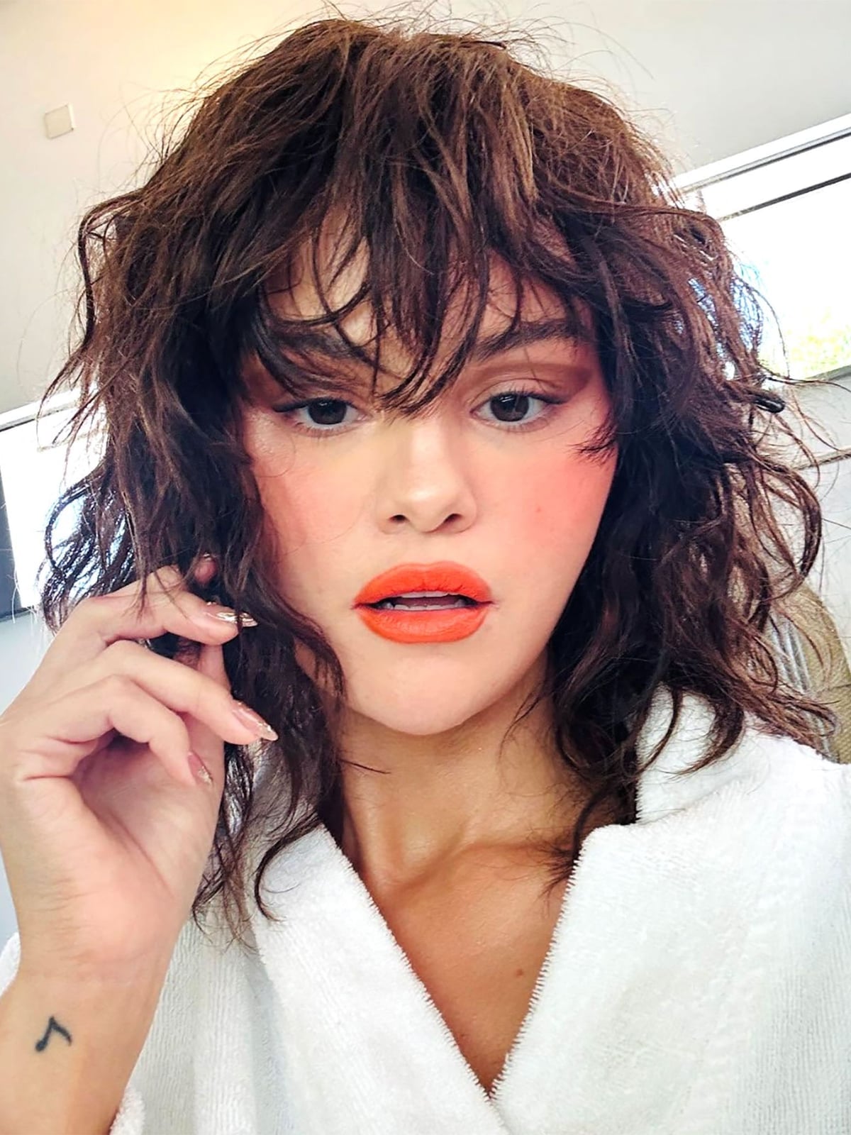 Mid-Back Dark Brown Shag With Choppy Layers — Simple Shaggy Bob Haircut