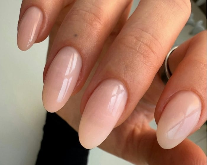 Sheer Pink Nude Glass-Like Short Almond Nails Sheer Pink Nude Glass-Like Short Almond Nails — Simple Sheer Nails