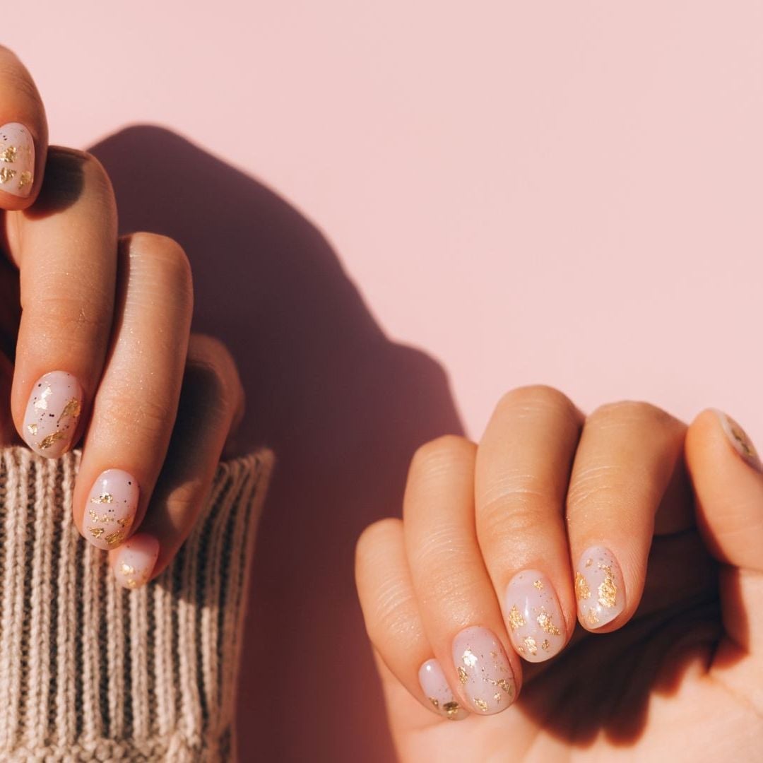 Gold Foil Flakes Sheer Pink Short Oval Nails — Simple Shimmer Nails