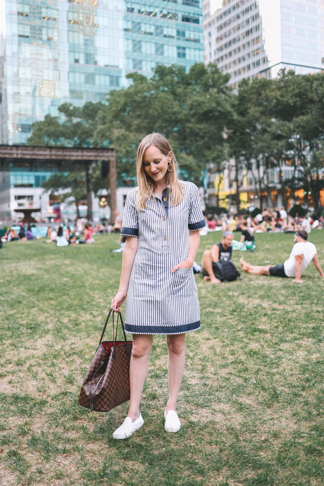Striped Shirt Dress with Sneakers and Tote Bag — Simple Shirt Dress Outfits