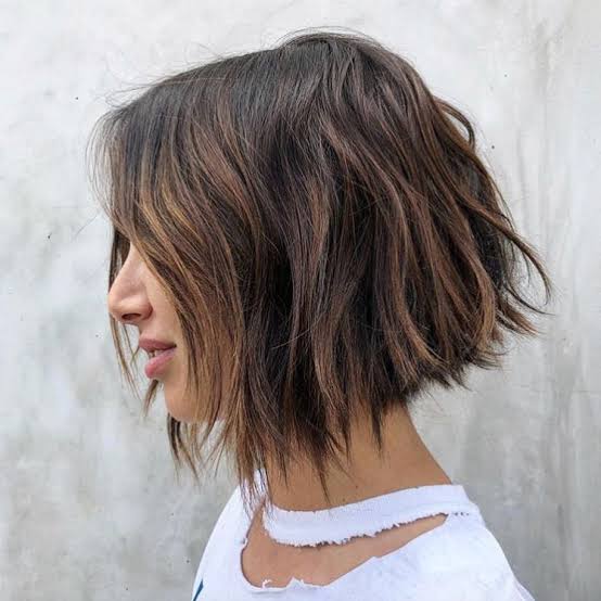 Chin Length Bob With Lived-In Texture Chin Length Bob With Lived-In Texture — Simple Short Bob Hairstyles