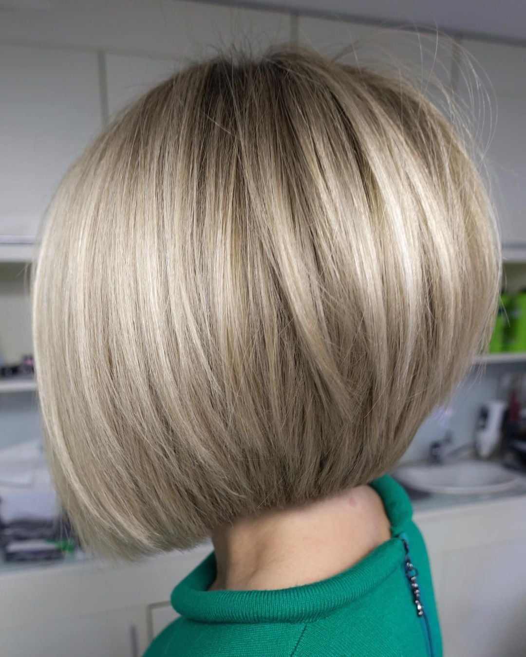 Collarbone Bob With Honey Blonde Balayage Collarbone Bob With Honey Blonde Balayage — Simple Short Bob Hairstyles