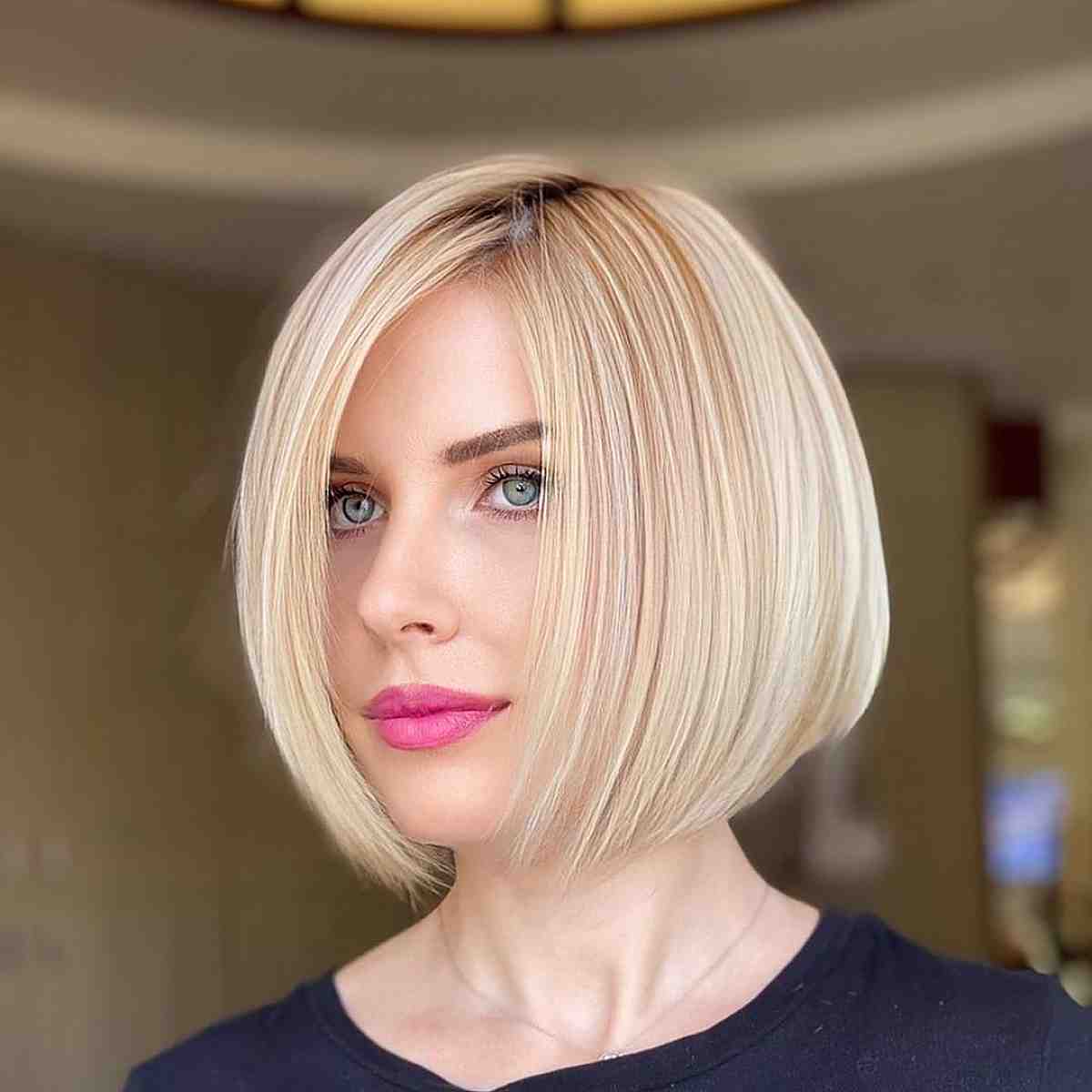 Collarbone Platinum Bob With Sharp Blunt Cut Collarbone Platinum Bob With Sharp Blunt Cut — Simple Short Bob Hairstyles