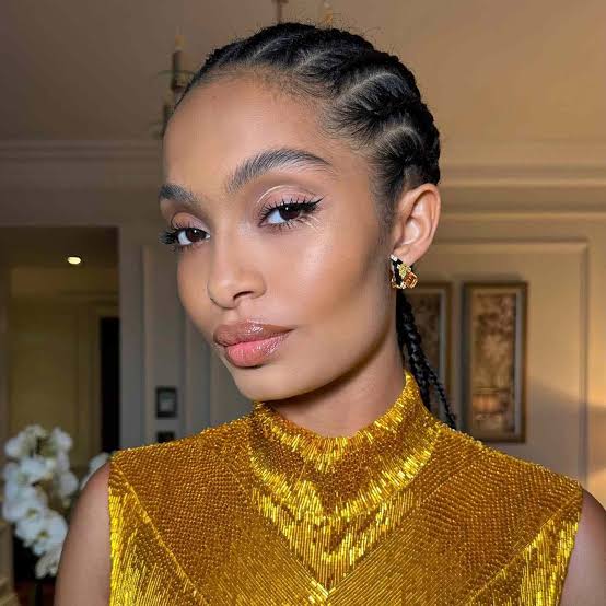Thick Wavy Bob With Fishtail Braid — Simple Short Braids