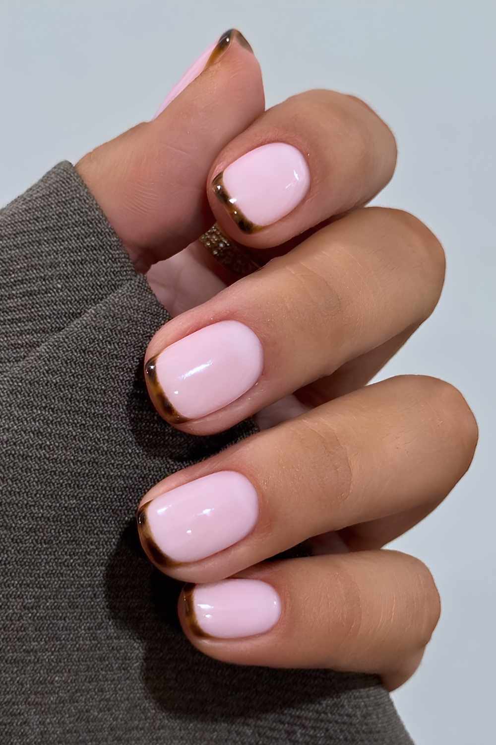 Dark Brown Outline French Tip Short Square Nails — Simple Short French Tip Nails
