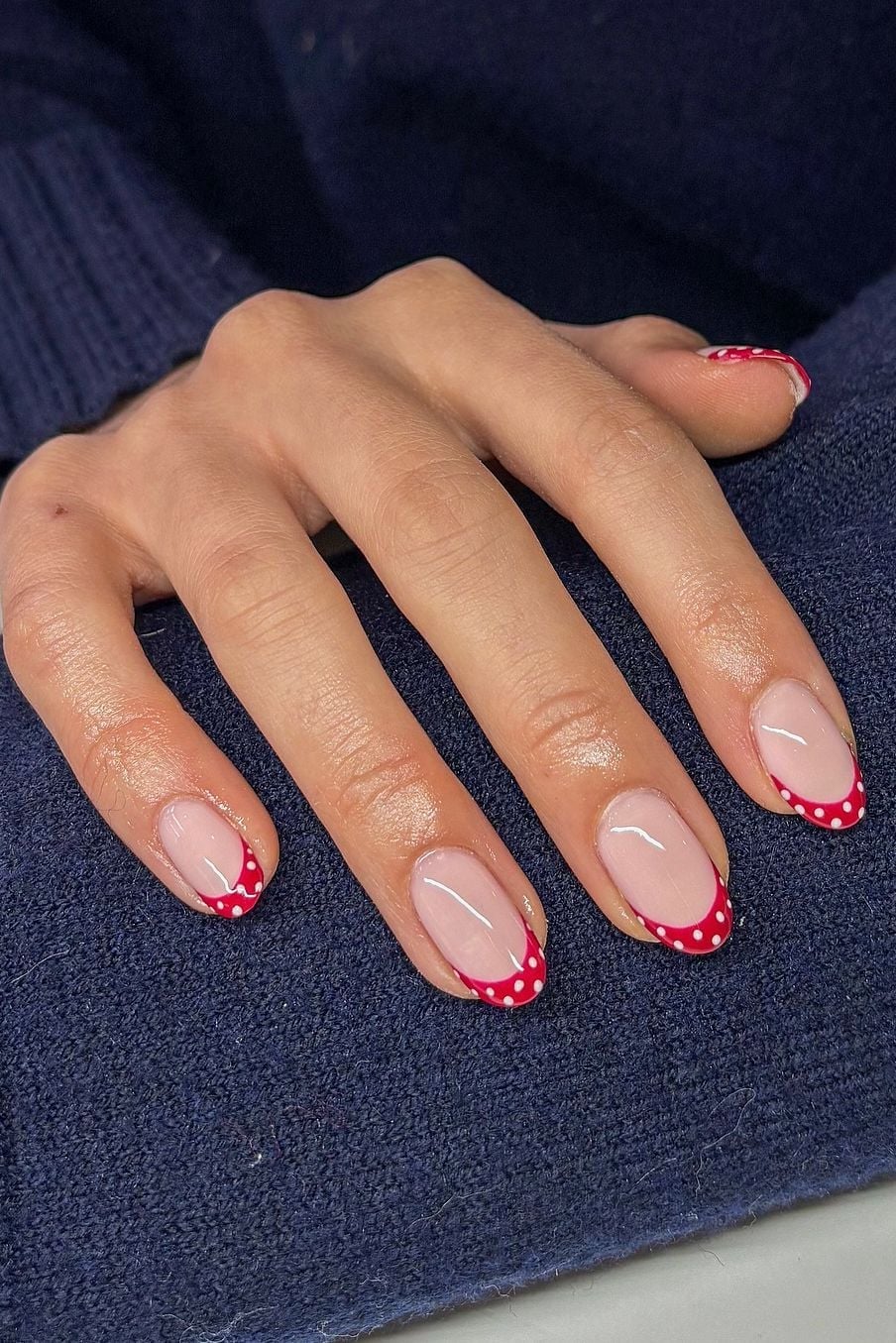 Red Polka Dot French Tip Short Oval Nails, овальные — Simple Short French Tip Nails