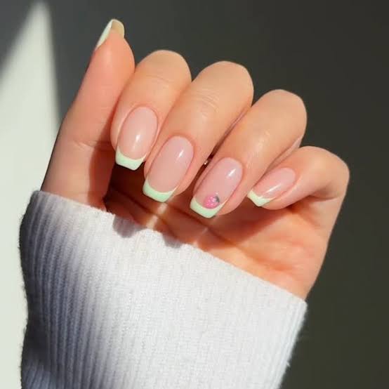 Perfect White French Tip Short Oval Pink Nails — Simple Short French Tip Nails