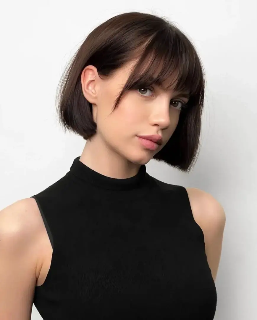 Chin Length Bob With Wispy Bangs Chin Length Bob With Wispy Bangs — Simple Short Hair Haircuts