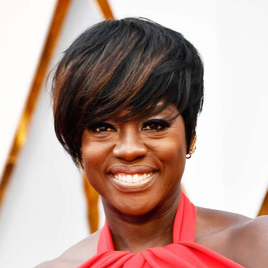 Layered Short Cut With Side Bangs Layered Short Cut With Side Bangs — Simple Short Hair Haircuts