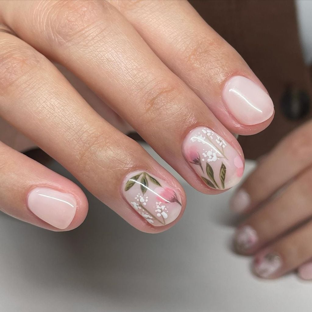 Milky Pink Short Almond With Delicate Floral Art Milky Pink Short Almond With Delicate Floral Art — Simple Short Nail Art