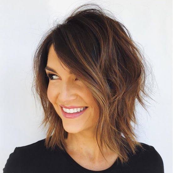 Collarbone Dark Brown Shag Caramel Highlights Collarbone Dark Brown Shag Caramel Highlights — Simple Short Shag