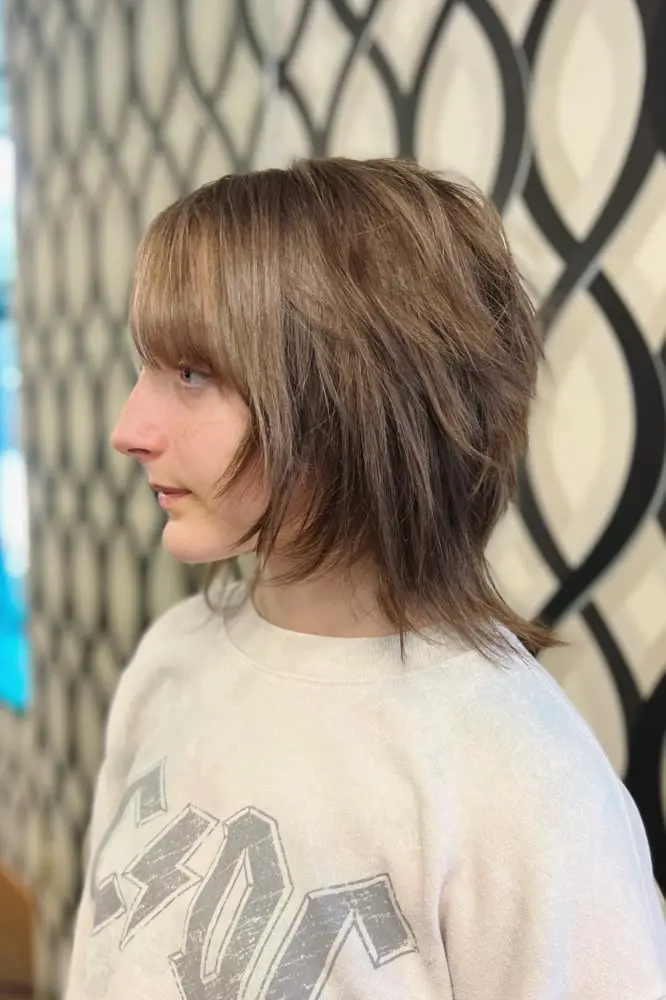 Chin Length Light Brown Wolf Cut With Wispy Bangs — Simple Short Wolf Cut