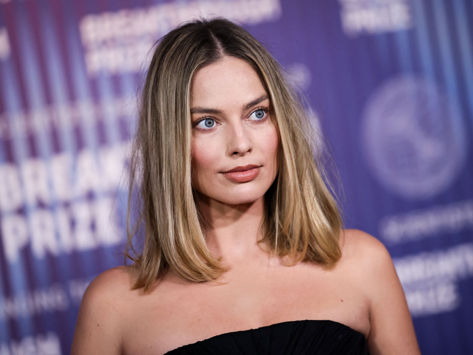Blonde Collarbone Layered Blowout Blonde Collarbone Layered Blowout — Simple Shoulder Length Haircuts