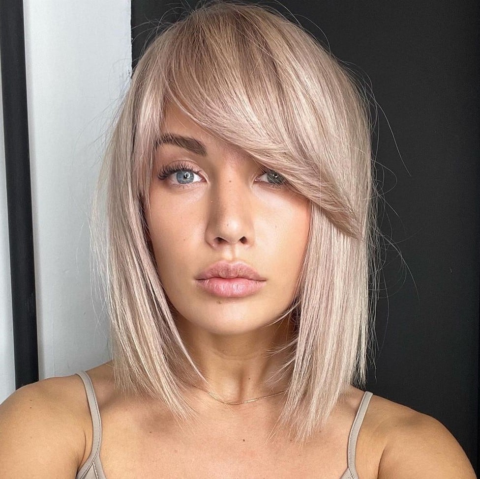 Blunt Collarbone Bob With Side Swept Bangs Blunt Collarbone Bob With Side Swept Bangs — Simple Side Part Bangs