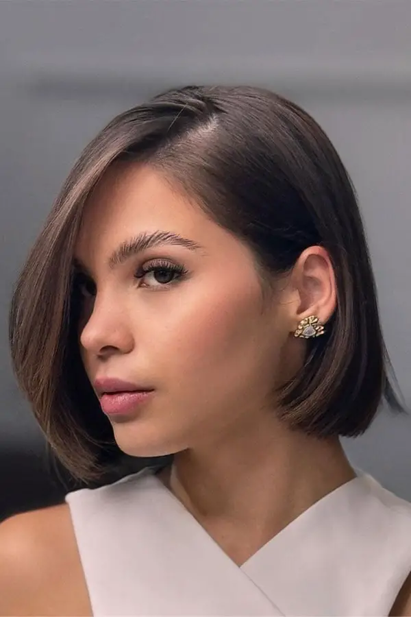 Blunt Chin Bob With Solid Dark Brown Color Blunt Chin Bob With Solid Dark Brown Color — Simple Side Part Bob