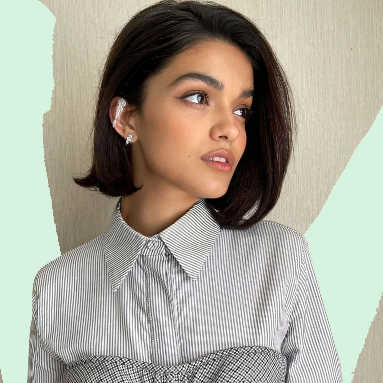 Sleek Chin Bob With Sharp Line Sleek Chin Bob With Sharp Line — Simple Side Part Bob