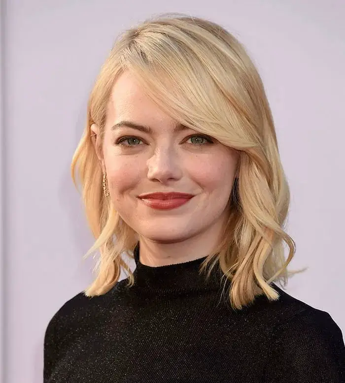 Collarbone Bob With Blonde Highlights Collarbone Bob With Blonde Highlights — Simple Side Swept Bangs
