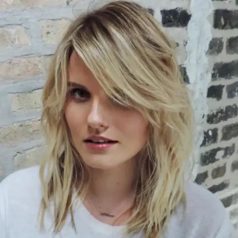 Collarbone Light Blonde With Highlights, Layers Collarbone Light Blonde With Highlights, Layers — Simple Side Swept Bangs