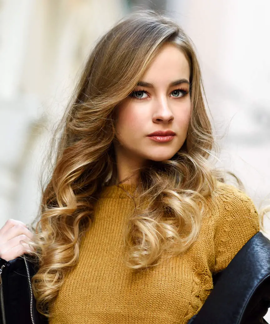 Mid-Back Wavy Blonde Balayage Mid-Back Wavy Blonde Balayage — Simple Side Swept Bangs