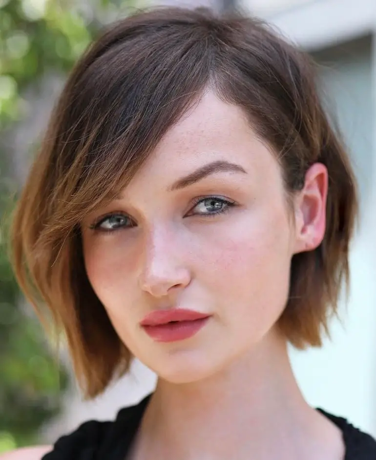 Medium Brown Bob With Subtle Highlights Medium Brown Bob With Subtle Highlights — Simple Side Swept Bangs