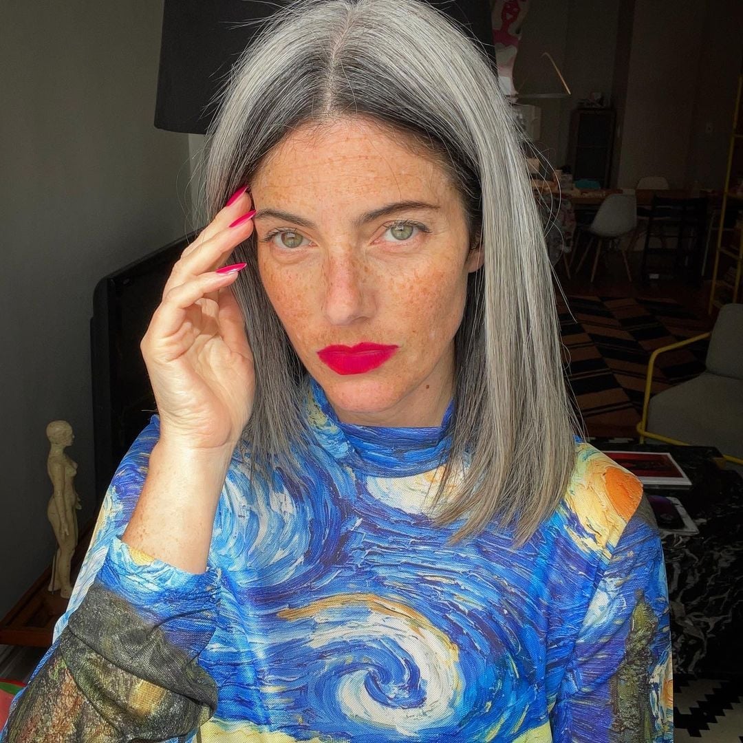 Collarbone Lob With Straight Silver Highlights — Simple Silver Highlights