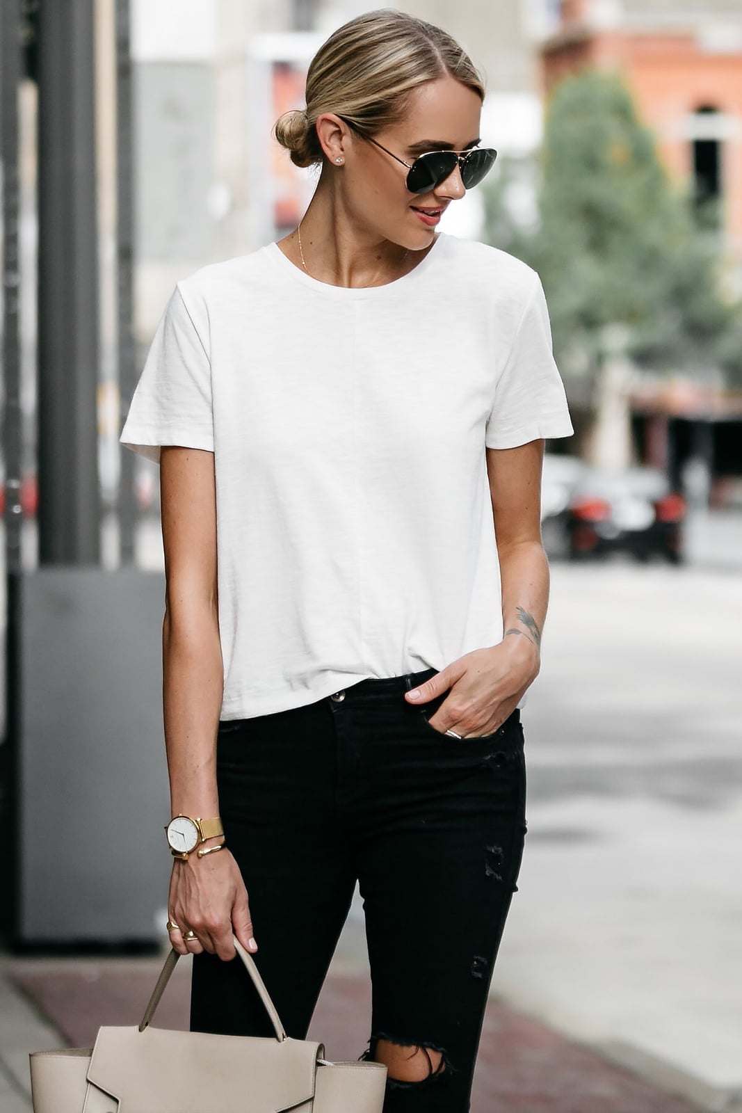 Distressed Black Jeans With White Tee And Black Shoes Distressed Black Jeans With White Tee And Black Shoes — Simple Skinny Jeans Outfits