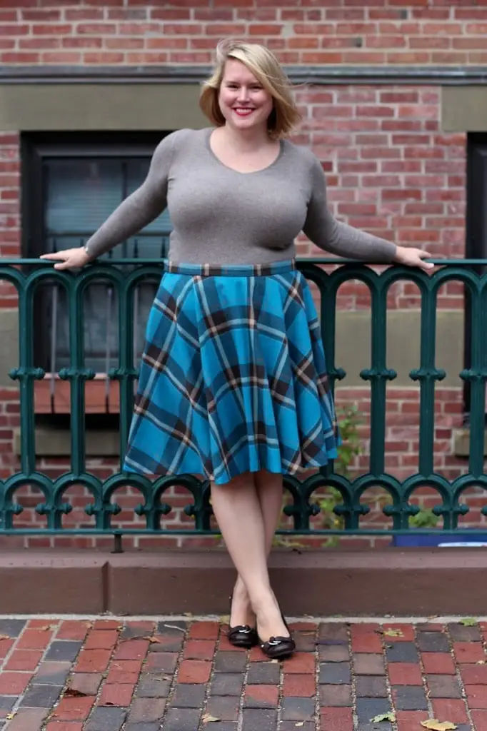 Plaid Circle Skirt Retro Look Plaid Circle Skirt Retro Look — Simple Skirt Outfit Plus Size