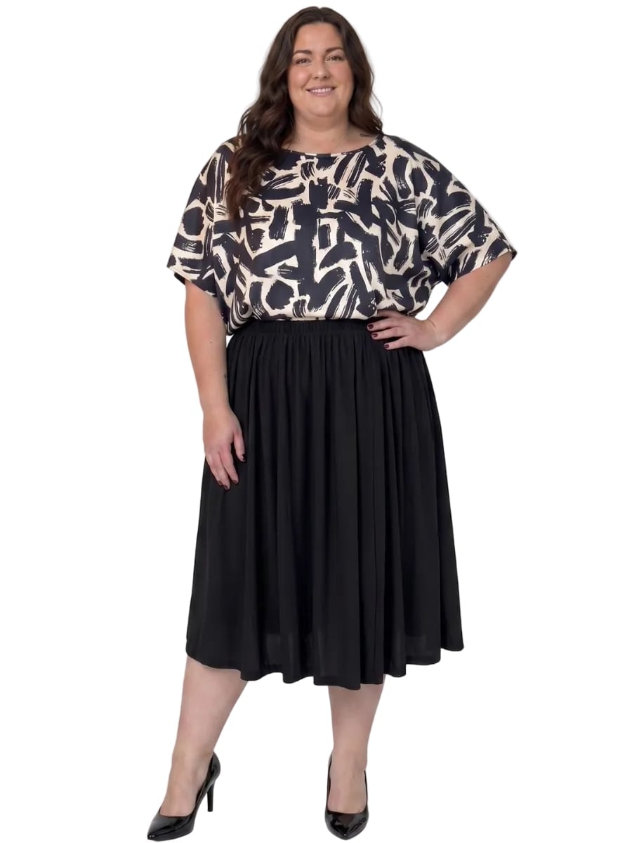 Pleated Midi Skirt with Oversized Top Pleated Midi Skirt with Oversized Top — Simple Skirt Outfit Plus Size