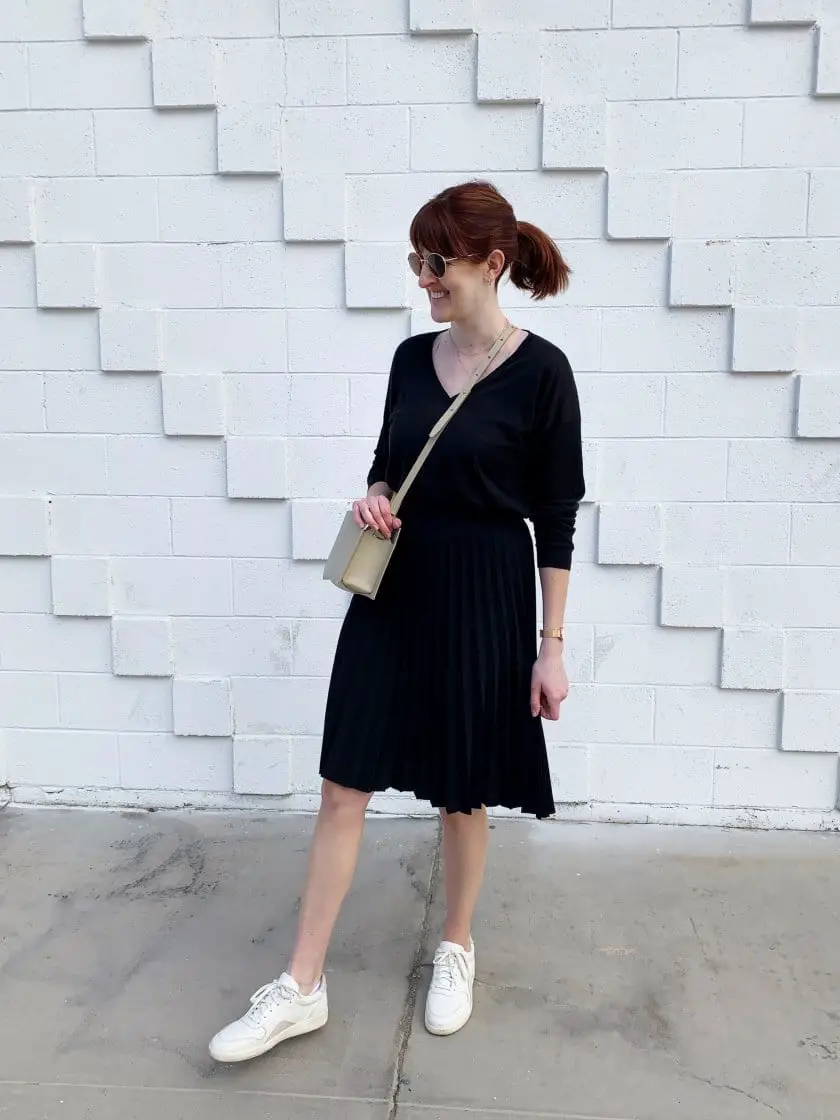 Black Pleated Skirt with V-Neck Sweater and Sneakers Black Pleated Skirt with V-Neck Sweater and Sneakers — Simple Skirt Outfit Work