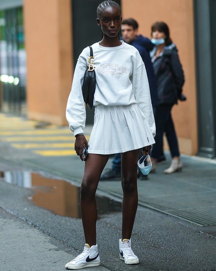 White Sweatshirt and Pleated White Skort Casual Set White Sweatshirt and Pleated White Skort Casual Set — Simple Skort Outfits