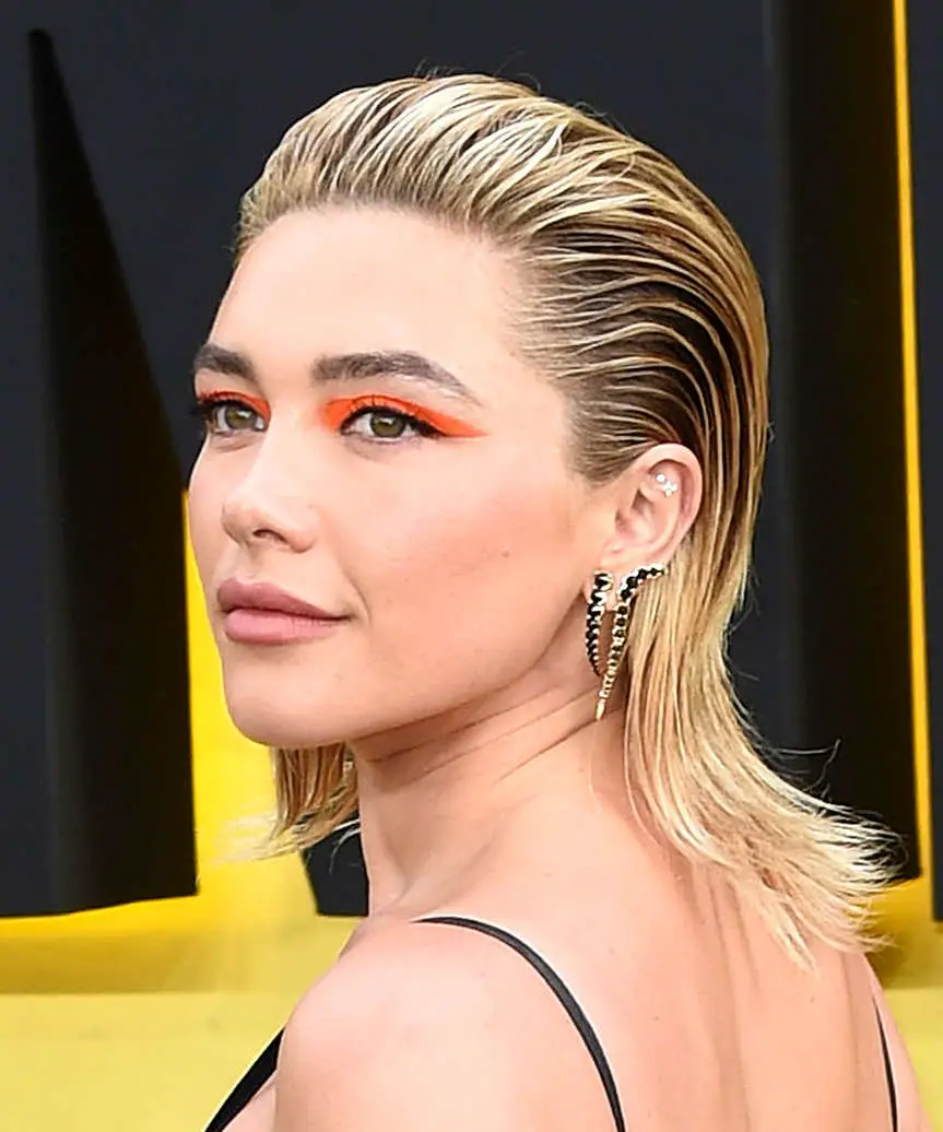 Blonde Bob With Highlights Wet Look Blonde Bob With Highlights Wet Look — Simple Slicked Back Hair