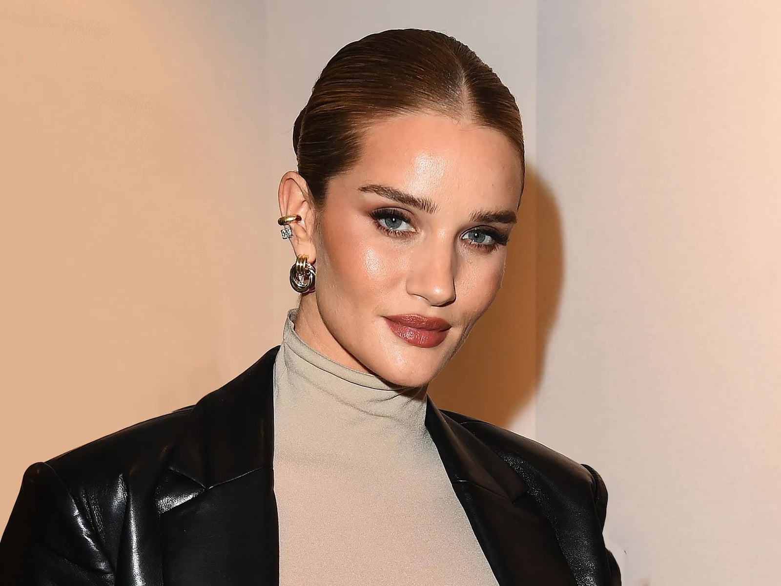 Sleek Dark Brown Low Bun Sleek Dark Brown Low Bun — Simple Slicked Back Hair