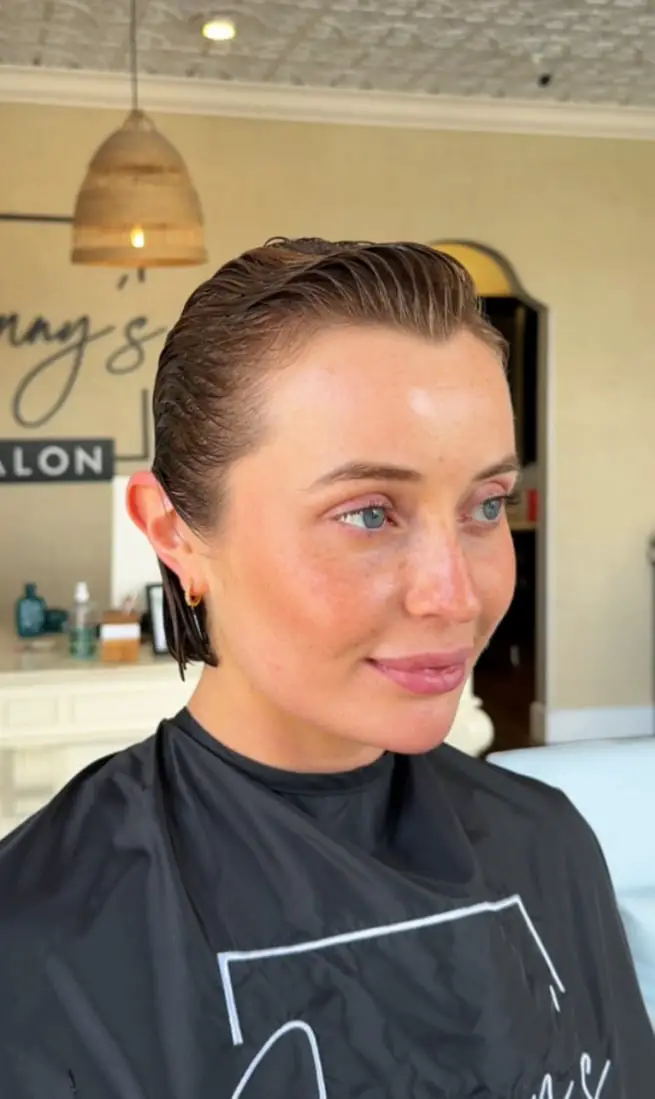 Short Dark Blonde Bob Wet Look Short Dark Blonde Bob Wet Look — Simple Slicked Back Hair