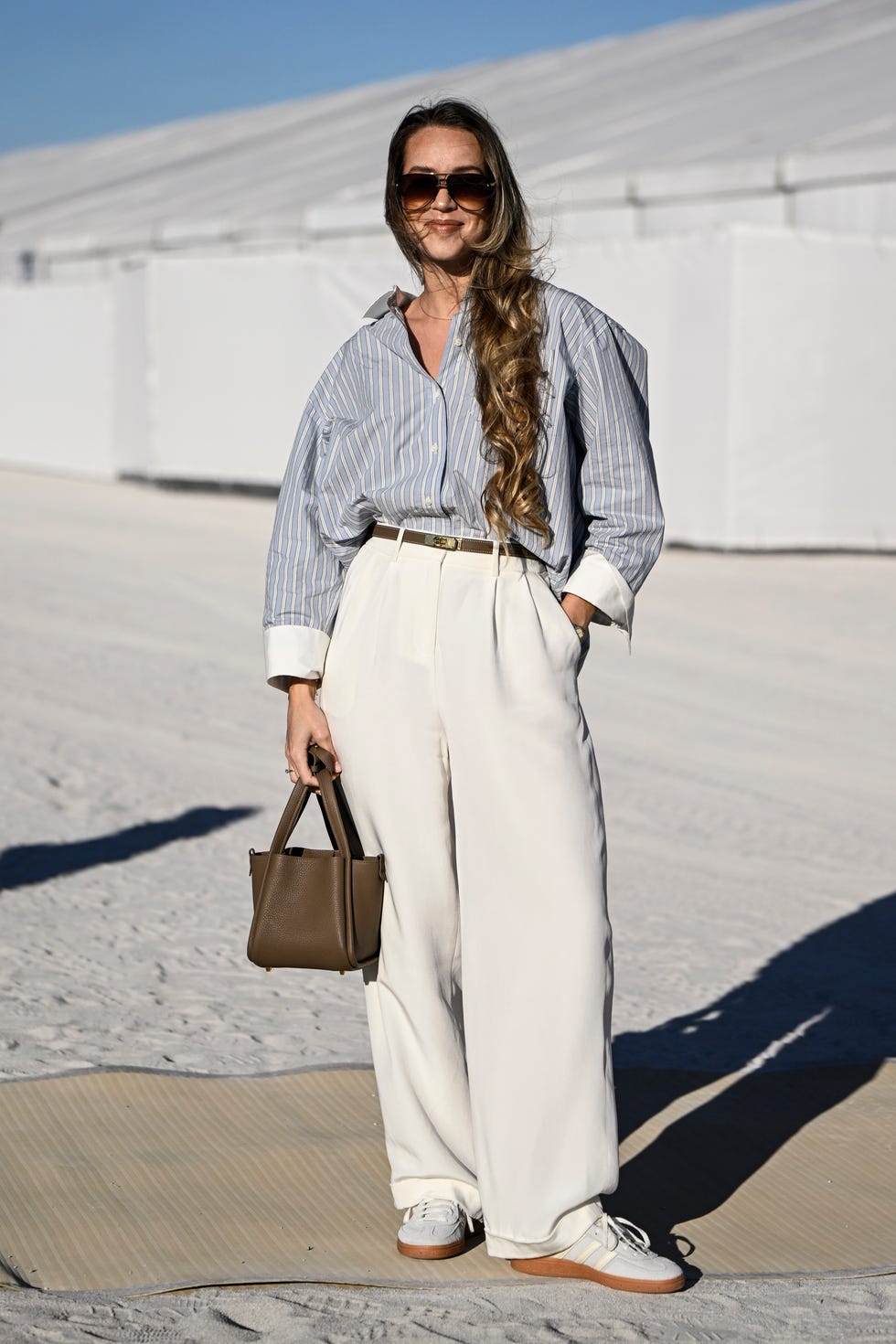 Striped Oversized Shirt and Cream Wide Leg Trousers Striped Oversized Shirt and Cream Wide Leg Trousers — Simple Smart Casual Outfits