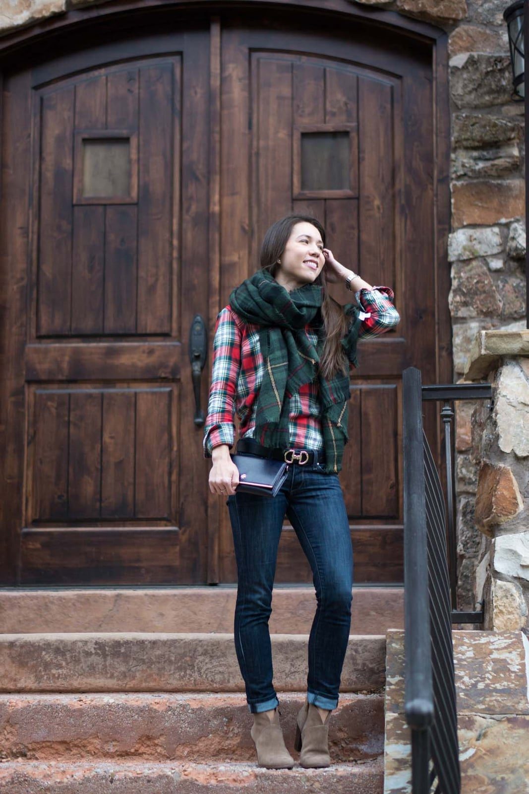 Plaid Flannel Shirt with Chunky Green Scarf Plaid Flannel Shirt with Chunky Green Scarf — Simple Smart Casual Outfits