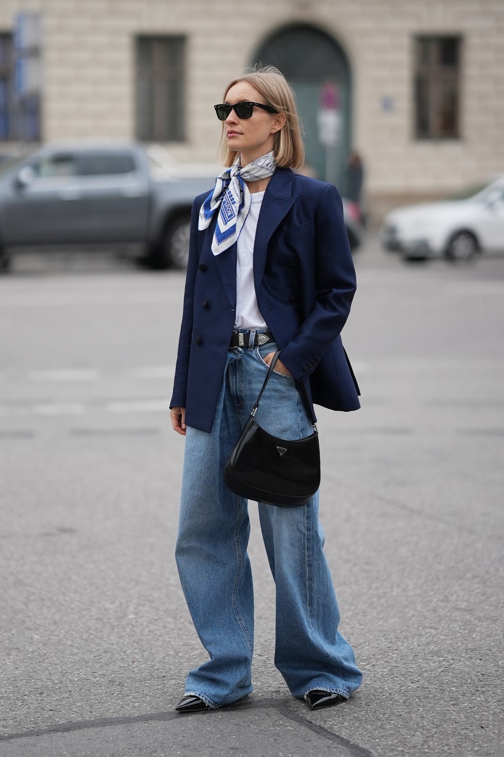 Navy Oversized Blazer with Light Wash Wide Leg Jeans Navy Oversized Blazer with Light Wash Wide Leg Jeans — Simple Smart Casual Outfits
