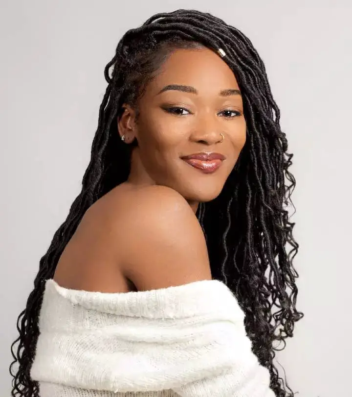 Long Faux Locs With Blonde Highlights Loose Waves Long Faux Locs With Blonde Highlights Loose Waves — Simple Soft Locs Hairstyles