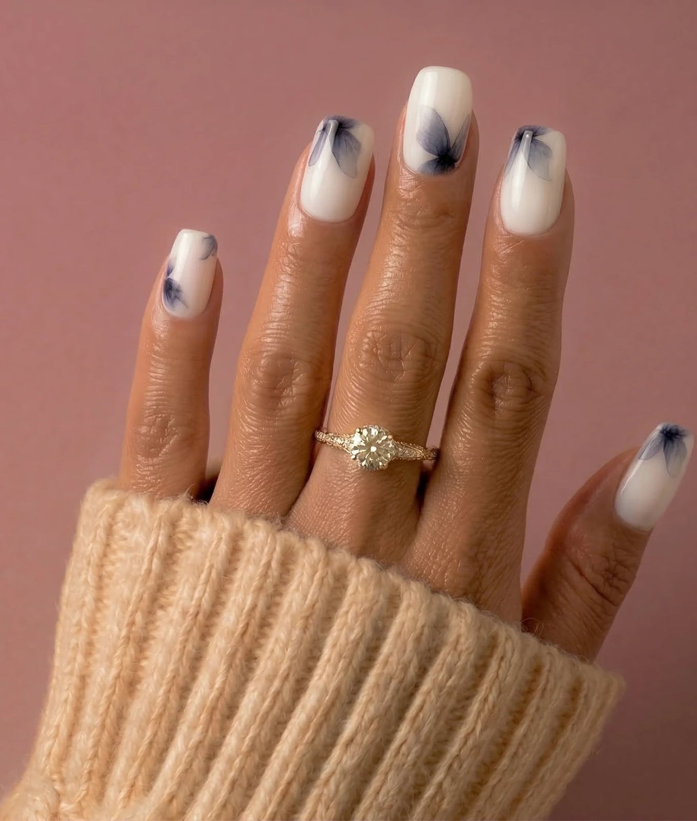 White Smoky Floral Motif Medium Squoval Nails White Smoky Floral Motif Medium Squoval Nails — Simple Squoval Nails