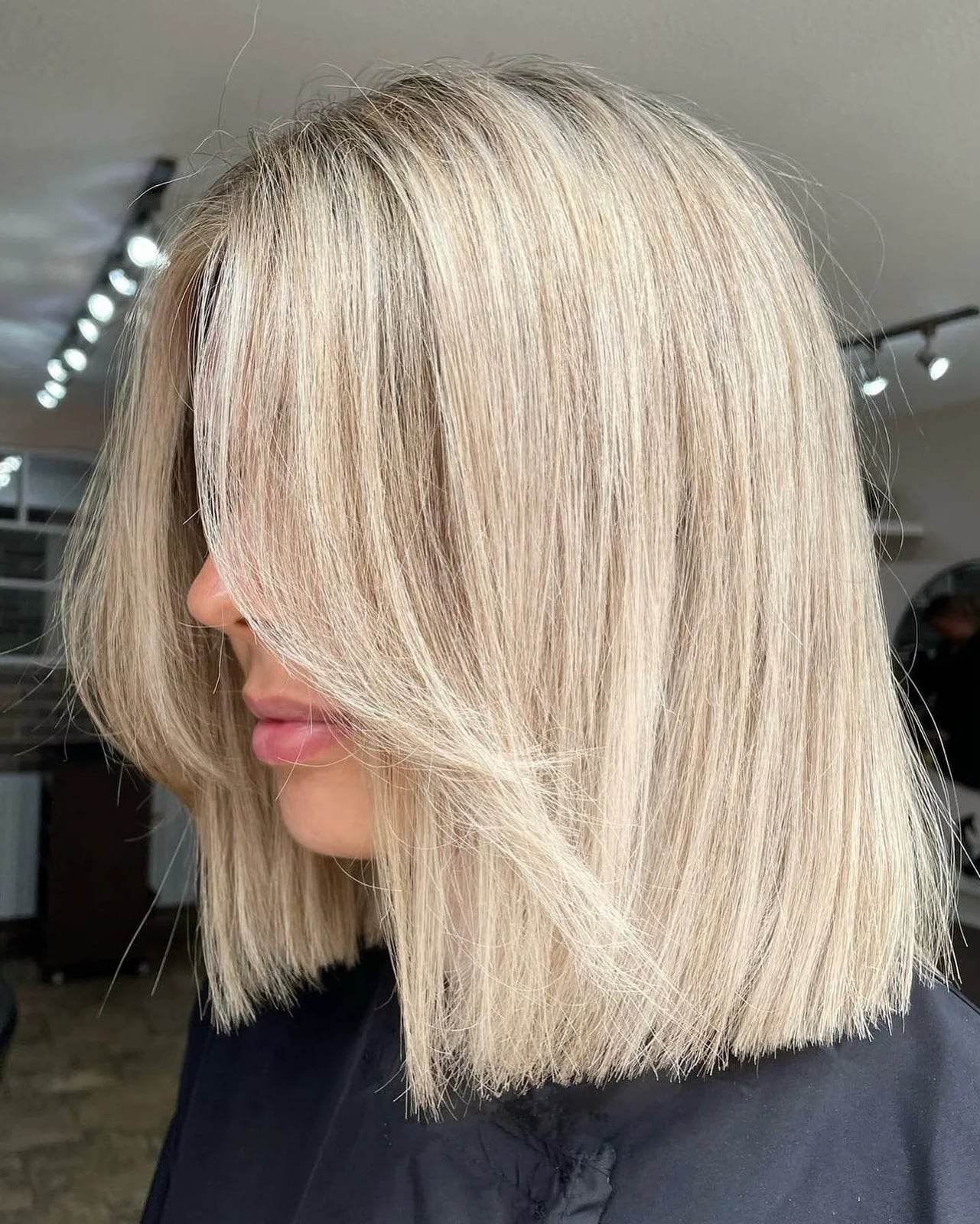 Collarbone Blunt Bob With Curtain Bangs — Simple Straight Hair Haircuts