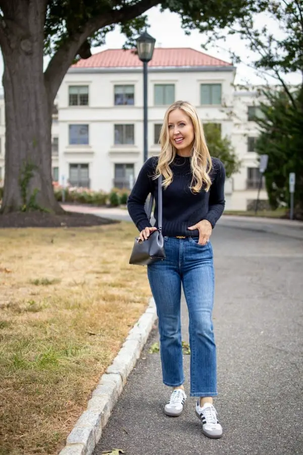 Crewneck Sweater With Blue Jeans Crewneck Sweater With Blue Jeans — Simple Straight Leg Jeans Outfits
