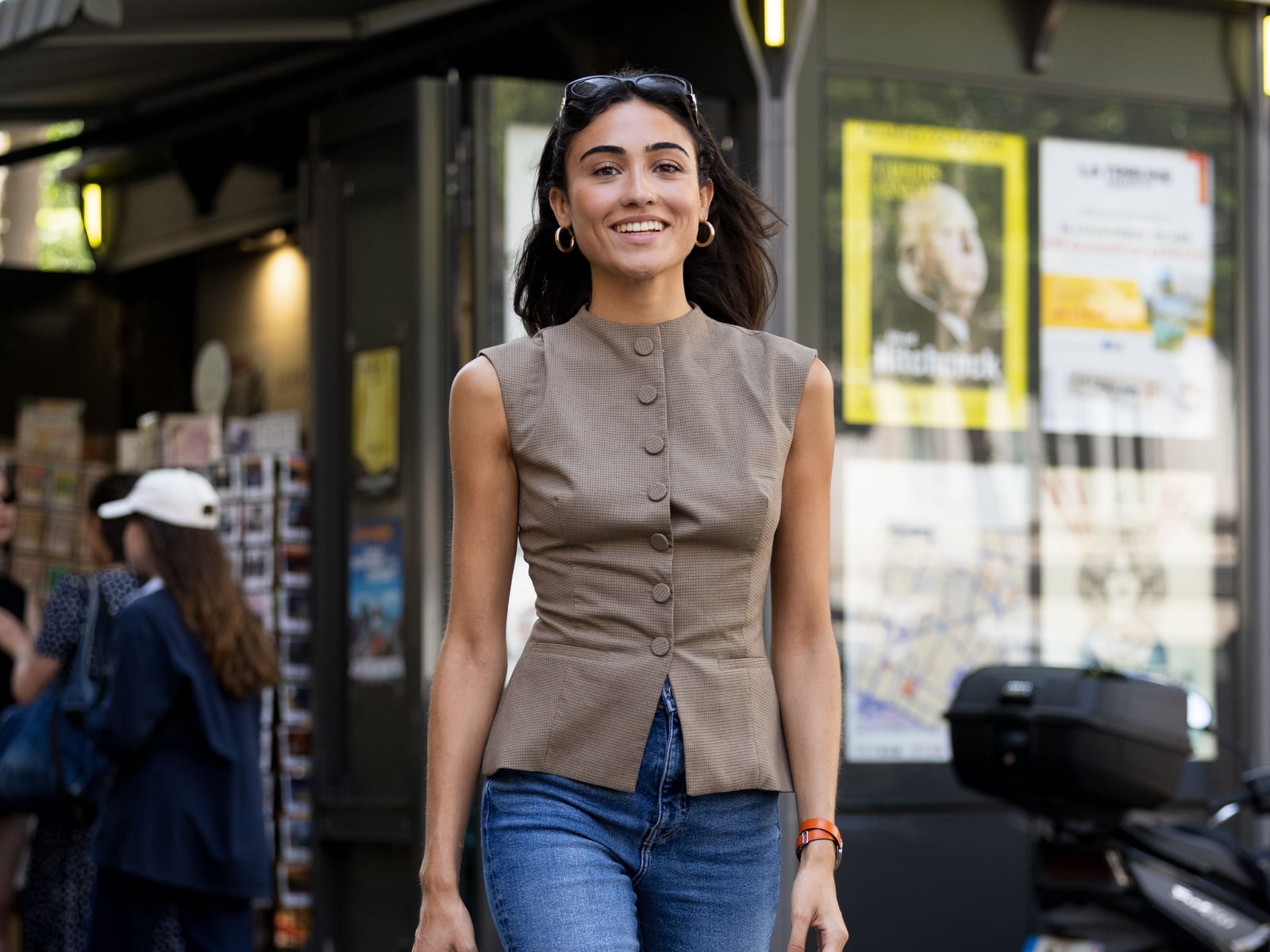 Patterned Top With Espadrilles And Jeans Patterned Top With Espadrilles And Jeans — Simple Straight Leg Jeans Outfits