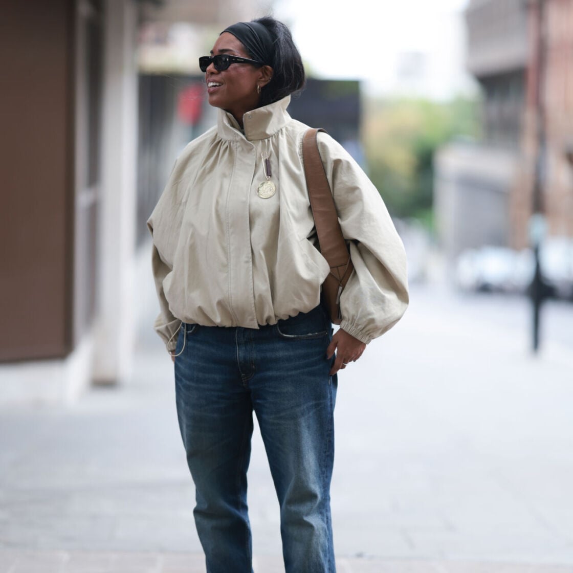 Oversized Jacket With Blue Jeans Oversized Jacket With Blue Jeans — Simple Straight Leg Jeans Outfits