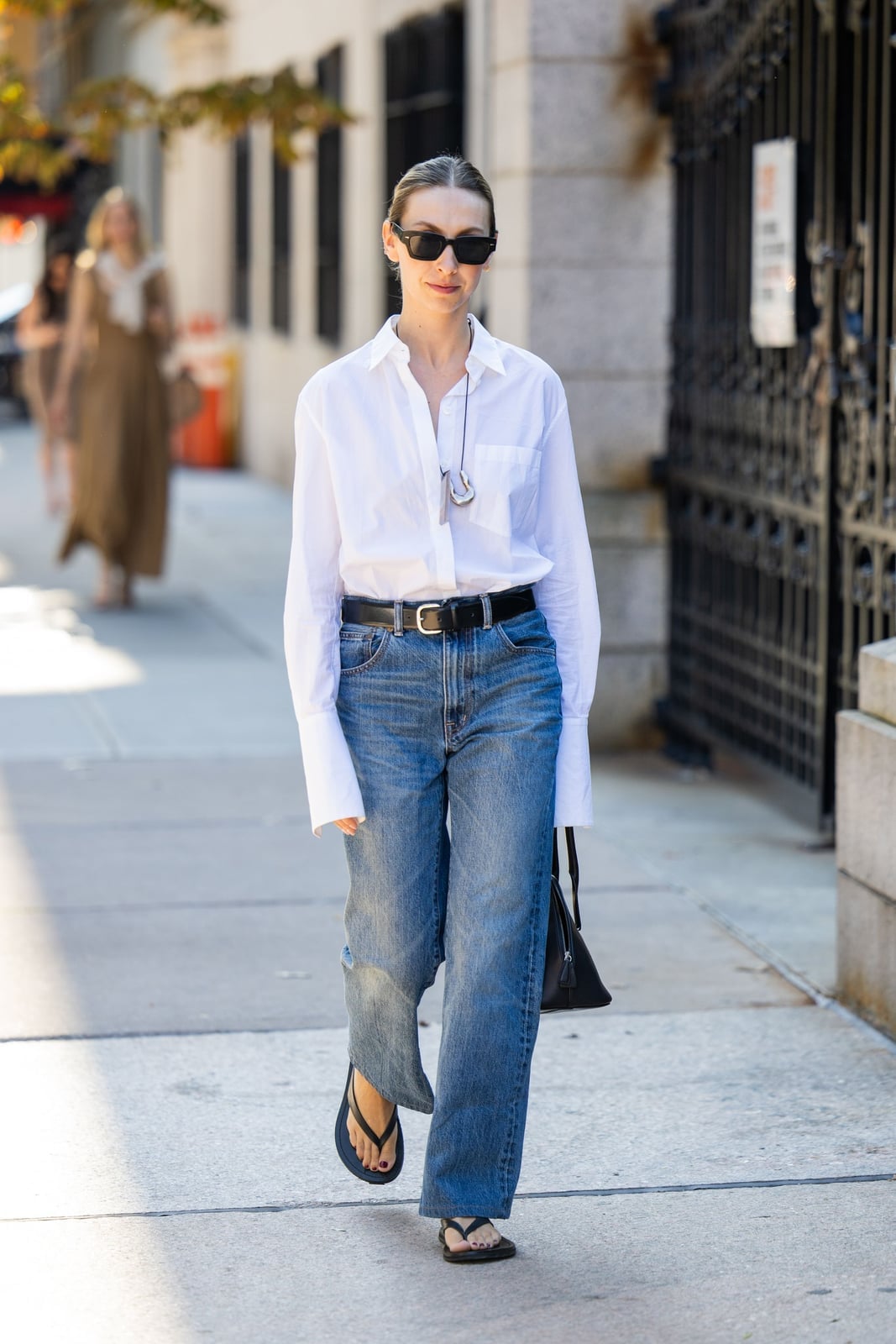 Oversized Shirt With Blue Straight Leg Jeans Oversized Shirt With Blue Straight Leg Jeans — Simple Straight Leg Jeans Outfits