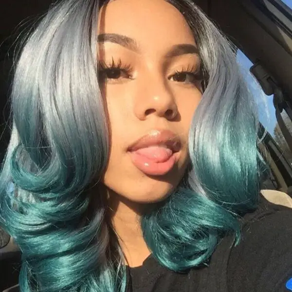Collarbone Lob With Teal On Gray Base Collarbone Lob With Teal On Gray Base — Simple Teal Highlights