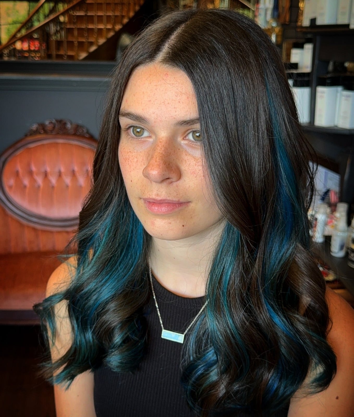 Mid-Back Waves With Dark Brown And Teal Mid-Back Waves With Dark Brown And Teal — Simple Teal Highlights